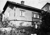 Ett bostadshus någonstans i Mölndal, okänt årtal.