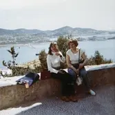 Två kvinnliga elever, från Skolhemmet Stretered, som är på semester. 1970-tal.
