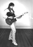 Niklas Philipsson med elgitarr 1990.
Medlem i Rockbandet 
