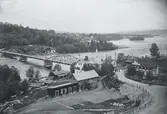 Bergeforsens landsvägsbro samt bebyggelse. Taget från södra sidan. Vykort.