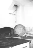 Ugns- och bakutrustning från Ranntorp 2:2 i Lindome. Bilden är tagen under 1990-talet.