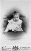 Valdeborg Johansson (1891 - 1970) som baby, cirka 1891/1892. 
Ur Valdeborg Johanssons fotoalbum.