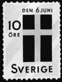 Ej realiserade förslag till frimärke Svenska flaggans dag, utgivet 6/6 1955. Två stycken olika frimärken utgivna till 50-årsminnet av den nya ljusare flaggan som ej har unionsmärke. Konstnär: Tage Hedström.
Valör 10 öre.