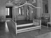 En 1700-tals säng i Gunnebo slott, 1992. Dokumentation av en nyförvärvad säng ritad av Carl Wilhelm Carlberg.
