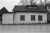 Dokumentation av byggnaden, som tidigare inrymde John Lindström Möbelsnickeri och senare blev hantverksgården Ekebacken. Fotografierna togs 1992.