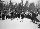 Personal från Eiser på skidtävling för damer. Borås, 1950-tal.
