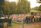 Musikarrangemang i parken vid Gunnebo slott.