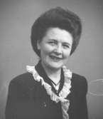 Ett av 19 st porträttbilder av Karin Hasselberg (1903 - 1996), tagna på 1940-talet.