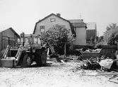 Rivning av området kring Barnhemsgatan 16 år 1975. Man ser östra gaveln av Ahlbergs skrädderi och bostad.
