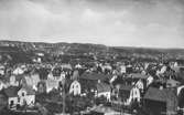 Vy över Mölndalsbroområdet från Kyrkberget i nordväst, ca 1934. I förgrunden ses Bergmansgatan och i bakgrunden ses husen vid Medborgargatan och Frölundagatan.