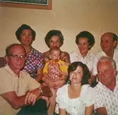 Systrarna Rosa, Madzia och Mina med släkt