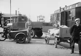 Posten lossas från en dansk järnvägspostvagn i färjeläget i
Helsingborg, 1931.