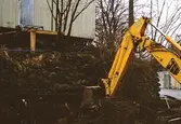 Grävarbete vid Lyktplatsen i Kvarnbyn, april 1993. Byggnaden ovan till vänster är Norra Forsåkersgatan 7 (Korndal 3).