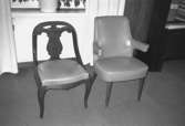 Två stolar i Mölndals stadshus, juni 1994. Den till vänster är en Lindomemodell som kallas 