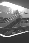 Trapphall i Mölndals stadshus, juni 1994. Byggnadsdetalj: Trappa.