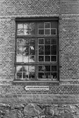 Werners fabriker i Annestorp, Lindome, hösten 1994. Byggnadsdetaljer: Fönster.