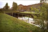 Foto taget utmed Mölndalsån år 1993. Mölndals centrum ses på andra sidan ån.