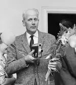 Uppvaktning för ett antal tjänstemän, på Generalpoststyrelsens författningsbyrå, som fått sina tjänster höjda fr.o.m. 30 juni 1961.