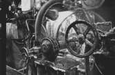 Maskin för papperstillverkning, 1980-tal.
Bilden ingår i serie från produktion och interiör på pappersindustrin Papyrus.