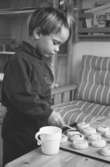 En barn som bakar, 1980-tal.