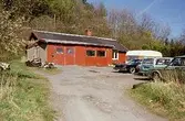 Möjlig verkstad på Wättnegatan (idag: Fallströmsgatan 10), Wennerberg 39, Toltorpsdalen maj 1991. Safjället ses i bakgrunden.