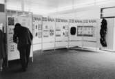 Utställningsskärmar som visar en del av det sortiment som
tillhanda-hålls av Postens Frimärksavdel-ning, PFA, bl.a. de
nyutgivna frimärkena med Regalskeppet Wasa 1969.