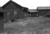 Ladugård och loge tillhörande Hembygdsgården/Börjesgården i Hällesåker, Lindome 1992-06-29.
