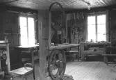 Bandsåg i snickarboden. Hembygdsgården/Börjesgården i Hällesåker, Lindome 1992-06-29.
