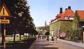 Kvarnbyskolan (dåvarande Centralskolan), okänt årtal. I bakgrunden ses Fässbergs kyrka. Avfotograferad ur 