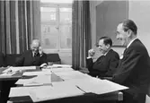 Fr.v. arbetsutskottets ordförande Holger Walldén, Stockholm,
styrelseordförande generaldirektör Erik Swartling och sekreteraren
Lars Gunnar Ekengren.