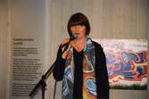 Museichef Mari-Louise Olsson talar vid invigningen av utställningen 