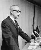 Byråchef Karl-Axel Löfgren, Kanslibyrån, hälsar deltagarna välkomna.