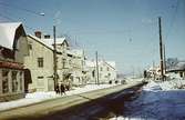 Affärsbyggnader och bostadshus längs Kungsbackavägen i Mölndal, 
år 1967.