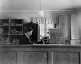 Till herr postdirektören m.m. Gustaf Adolf Sundman från Nedre Norra
Kretsen av Sveriges Poststationsföreståndareförening, 1947-12-05.