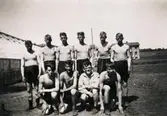Idrottslag på Stretereds idrottsplats i Kållered 1940-50-tal. Liss Schuberg, okänd, Karl-Fredrik, Viktor Andersson, Gösta Johansson, Knut Österberg, Gösta Andersson, Erik Gustavsson, Ivar Andersson (ledare), Karl Johan Karlsson. 