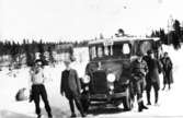 Linjerna Vilhelmina - Marsfjäll och Vilhelmina - Dikanäs -
Kittelfjäll - Fättjaur. Busspassagerare? och postdiligens.