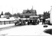 Linjerna Ånge - Röjan - Fjällnäs. Rälsbuss och postdiligens i Hede,
1939.