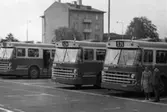 Busstationen på Nya Torget i Trädgården, Mölndal, på 1960-talet. I bakgrunden ses fastigheten Kvarnbygatan 1.