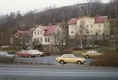 Bebyggelse vid Trädgårdsgatan i Trädgården, Mölndal, på 1970-talet. Till höger ses Norénska stiftelsens ålderdomshem.