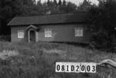 Byggnadsinventering i Lindome 1968. Knipered 4:20.
Hus nr: 081C1003.
Benämning: fritidshus och redskapsbod.
Kvalitet: mindre god
Material: trä.
Övrigt: verkar oanvänt.
Tillfartsväg: ej framkomlig.