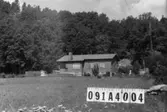 Byggnadsinventering i Lindome 1968. Hällesåker 6:16.
Hus nr: 091A4004.
Benämning: permanent bostad.
Kvalitet: mycket god.
Material: rött tegel.
Övrigt: lekstuga.
Tillfartsväg: framkomlig.
Renhållning: soptömning.