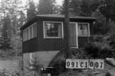 Byggnadsinventering i Lindome 1968. Skår 1:16.
Hus nr: 091C1007.
Benämning: fritidshus.
Kvalitet: god.
Material: trä.
Tillfartsväg: framkomlig.
Renhållning: soptömning.