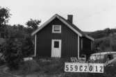 Byggnadsinventering i Lindome 1968. Torkelsbohög (1:28).
Hus nr: 559C2012.
Benämning: permanent bostad och ladugård.
Kvalitet, bostadshus: mindre god.
Kvalitet, ladugård: dålig.
Material, bostadshus: masonit.
Material, ladugård: trä.
Tillfartsväg: framkomlig.