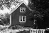 Byggnadsinventering i Lindome 1968. Långås 1:3.
Hus nr: 559D1001.
Benämning: permanent bostad och ladugård.
Kvalitet: dålig.
Material: trä.
Övrigt: ombyggnad pågår.
Tillfartsväg: framkomlig.