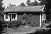 Byggnadsinventering i Lindome 1968. Gårda 3:24.
Hus nr: 569C4056.
Benämning: fritidshus, gäststuga och redskapsbod.
Kvalitet, fritidshus och gäststuga: god.
Kvalitet, redskapsbod: mindre god.
Material: trä.
Tillfartsväg: ej framkomlig.
Renhållning: soptömning.