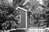 Byggnadsinventering i Lindome 1968. Annestorp 6:36.
Hus nr: 570A2003.
Benämning: fritidshus och redskapsbod.
Kvalitet, fritidshus: god.
Kvalitet, redskapsbod: mindre god.
Material: trä.
Tillfartsväg: framkomlig.
Renhållning: soptömning.