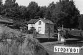 Byggnadsinventering i Lindome 1968. Annestorp 3:11.
Hus nr: 570D4001.
Benämning: permanent bostad, redskapsbod och garage.
Kvalitet, bostadshus och redskapsbod: god.
Kvalitet, garage: mindre god.
Material: trä.
Tillfartsväg: framkomlig.
Renhållning: soptömning.