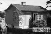 Byggnadsinventering i Lindome 1968. Lindome 6:19.
Hus nr: 579A2009.
Benämning: fritidshus.
Kvalitet: god.
Material: trä.
Tillfartsväg: framkomlig.
Renhållning: soptömning.