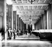 Postkontoret Göteborg 1, Drottningtorget, stora expeditionshallen, 1954.