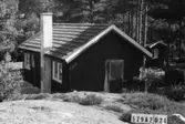 Byggnadsinventering i Lindome 1968. Lindome 2:73.
Hus nr: 579A2024.
Benämning: fritidshus och gäststuga.
Kvalitet: god.
Material: trä.
Tillfartsväg: framkomlig.
Renhållning: ej soptömning.